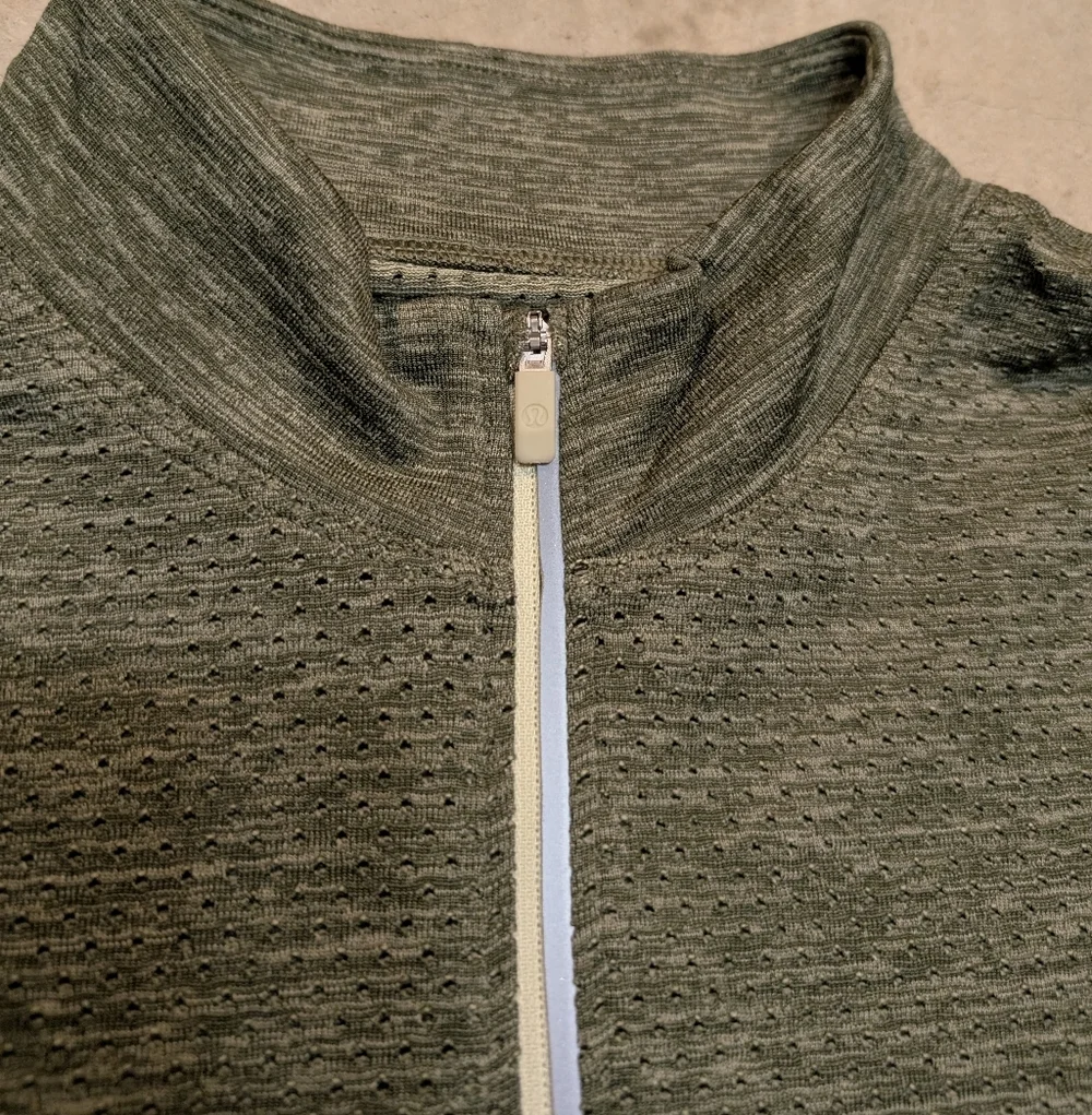 lululemon athletica Vent Tech Men's Green 1/4 Zip Sweater Long Sleeve - Picture 4 of 8